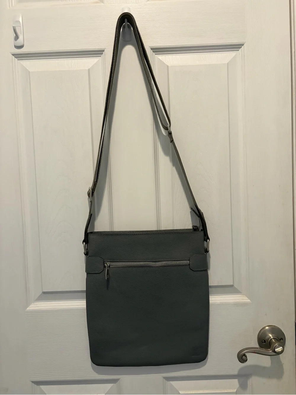 Gray Leather Taiga Sasha LV Men’s Crossbody Shoulder Bag - Unbranded